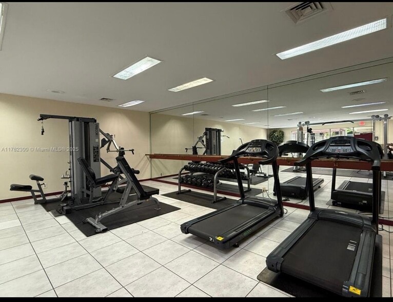 Building Photo - 9436 SW 140th Ct