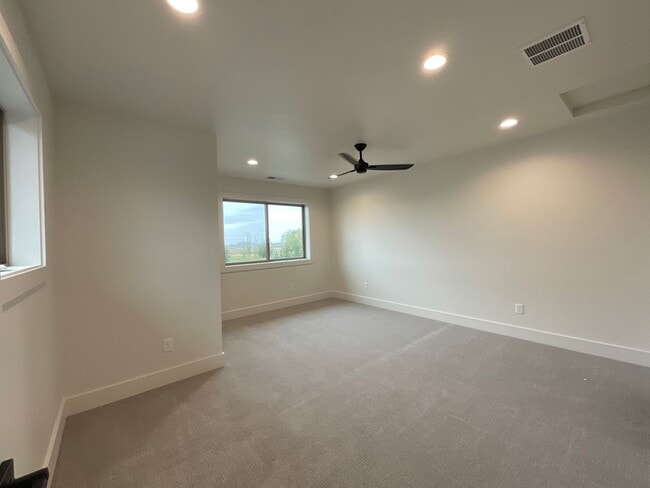 Building Photo - Cottonwood