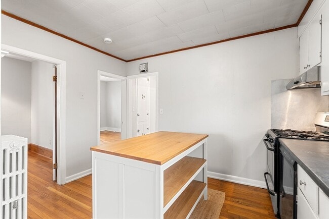 Building Photo - 9-11 Cross St