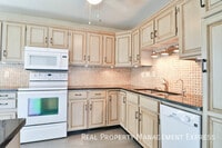 Building Photo - Spacious 2 Bedroom 2 Bath House with Bonus...