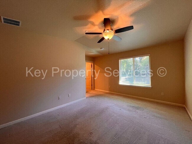 Building Photo - AVAILABLE NOW! Hazel Dell 5 Bedroom Close ...