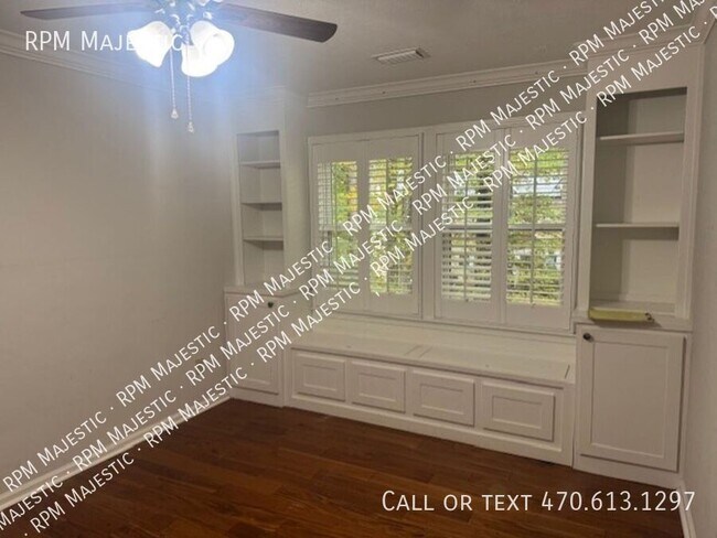 Building Photo - 6960 Whispering Oaks Ct