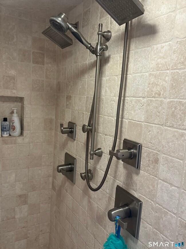 Building Photo - 84 Waterside Ln