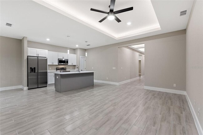 Building Photo - 330 Royal Palm Wy