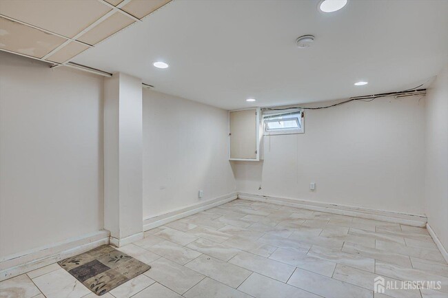 Building Photo - 111 Sonora Ave