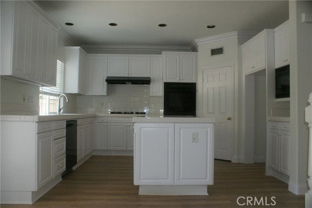 Building Photo - 29 Hollinwood