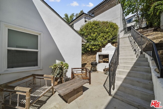 Building Photo - 6295 Ivarene Ave