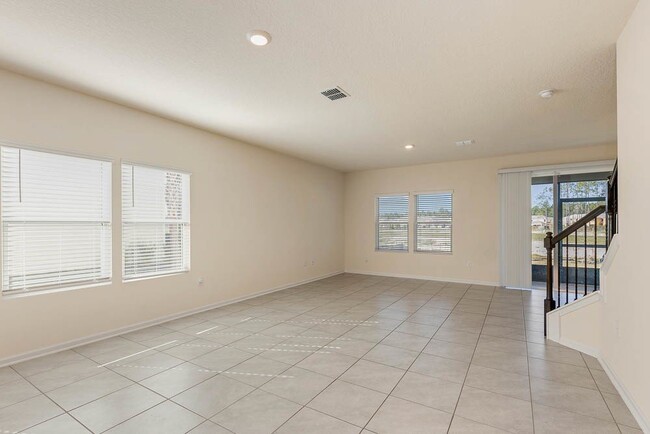 Building Photo - Silver Leaf townhouse w/ Office!