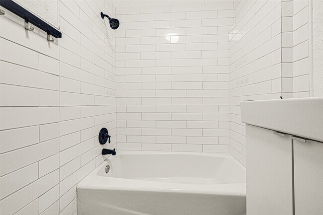Building Photo - 2331 Delafield St