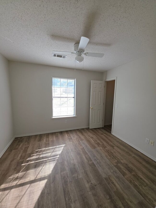 Building Photo - 817-825 West 12th St.