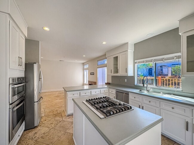 Building Photo - Spacious 4B/3BA Home with Scenic Views and...
