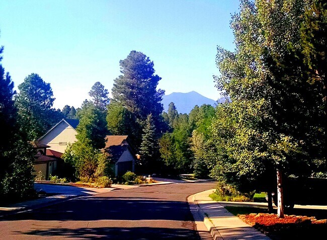 Building Photo - West-Flagstaff House (Aspen Trails)- 3 Bed, 2 Bath, 2 Car Garage Home -Students & Dogs OK! Avail....