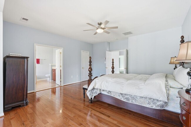 Building Photo - Located in a vibrant and highly sought after setting, this Richmond American Homes residence offe...