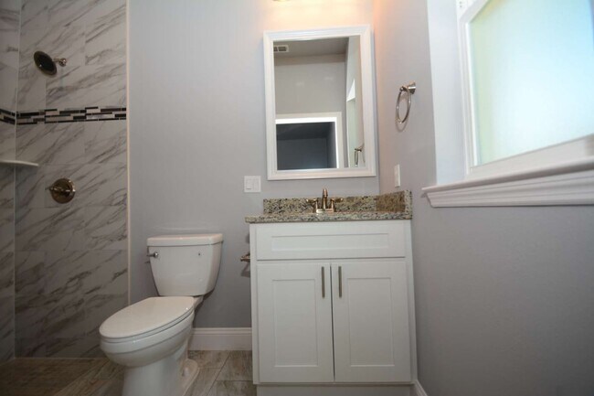 Building Photo - 25 Rosepetal Ln