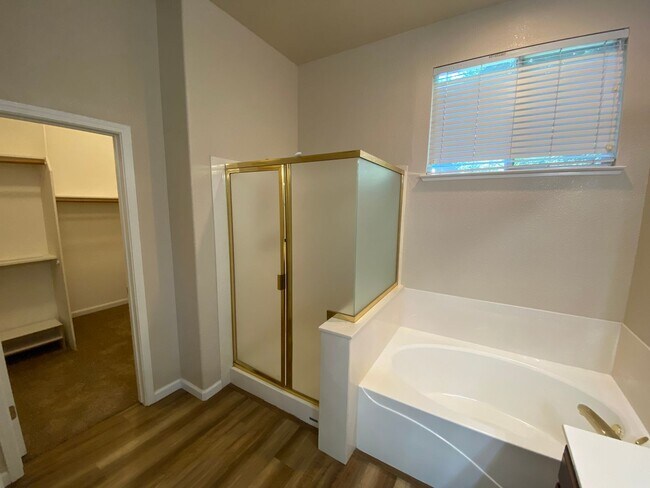 Building Photo - Beautiful 55+ Home in Heritage Lakeside