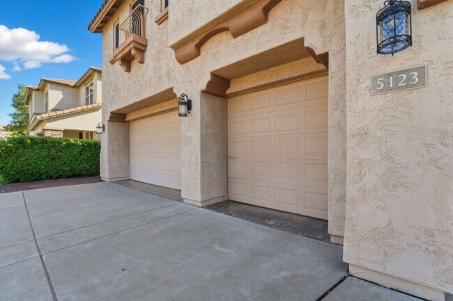 Building Photo - Spacious 3-Bedroom + Loft Home with Mountain Views in Stetson Valley