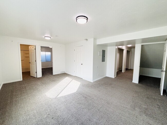 Building Photo - 1094 1825 W