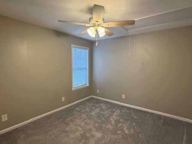 Building Photo - ~~ Beautiful Townhome in Brightwood Farms ~~