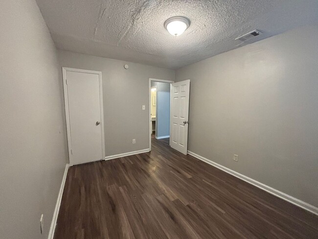 Building Photo - 1425 Todds Creek Cove