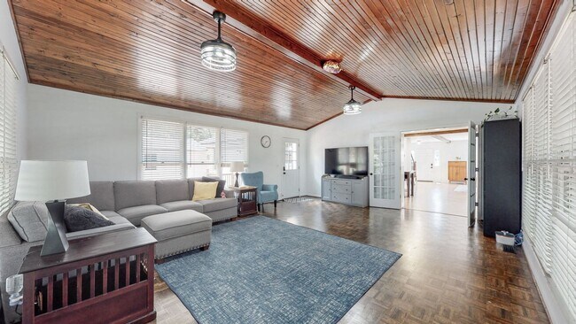 Building Photo - **RENOVATED COLONIAL ON OVER AN ACRE ZONED FOR WILLIAMSON COUNTY BRENTWOOD SCHOOLS**