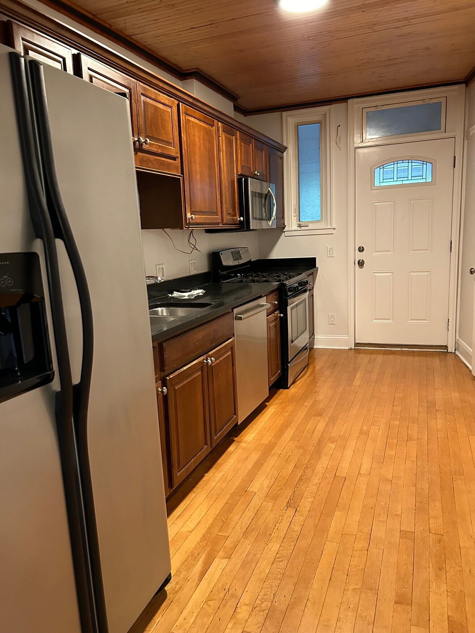 Building Photo - 2737 W Lunt Ave