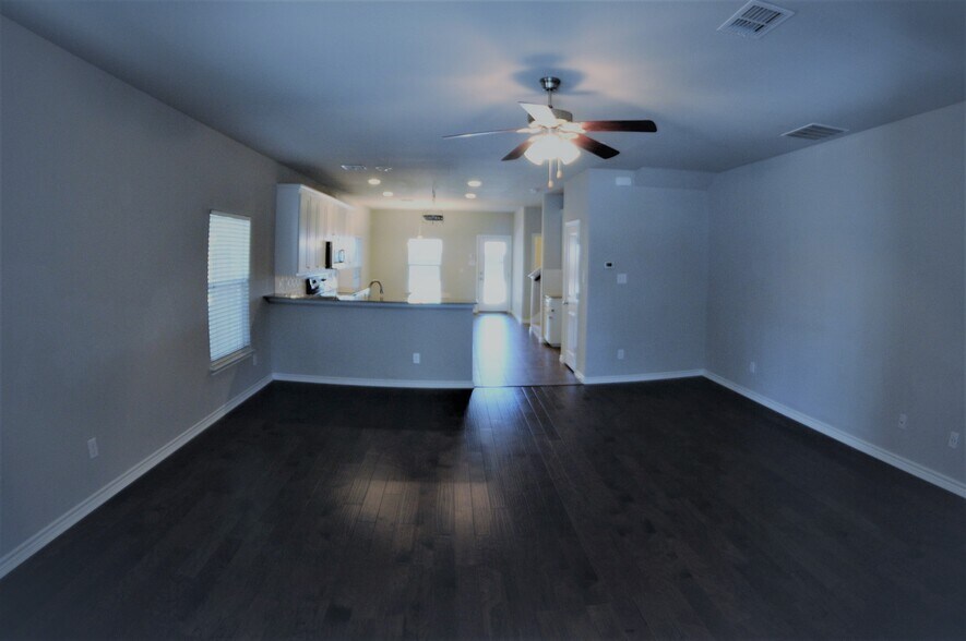 Living Area - 3426 W 4th St