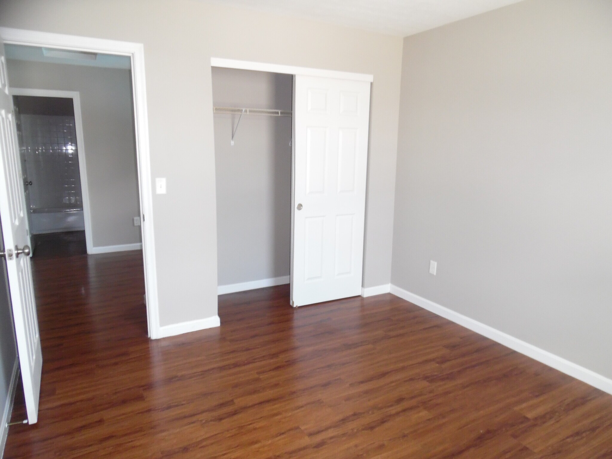 Building Photo - 445 Draft Ct