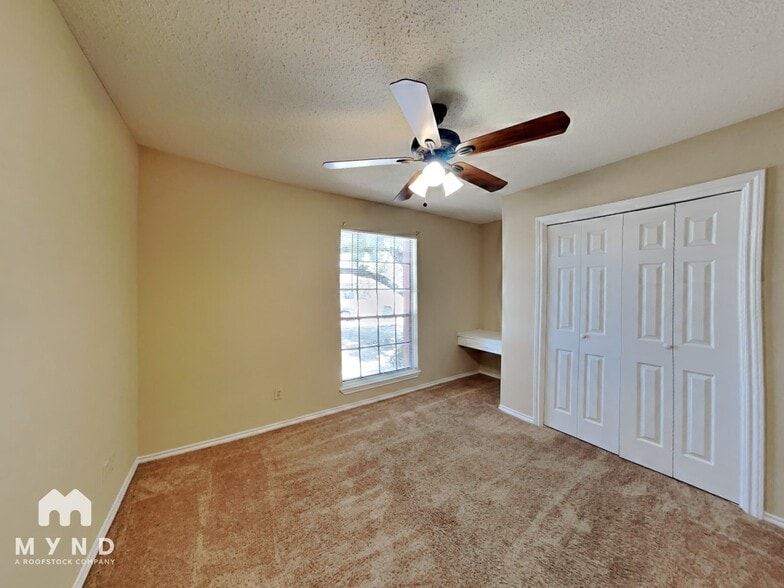 Building Photo - 1213 Hyridge St