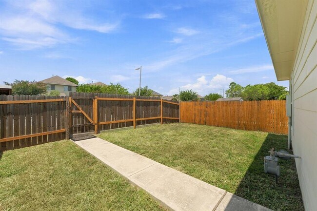 Building Photo - 4500 Senda Ln