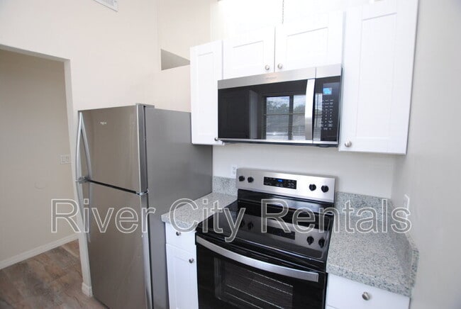 Building Photo - 2430 N Seabury Pl
