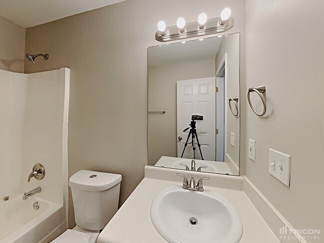 Building Photo - 385 Chadwick Cmns