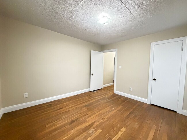 Building Photo - 3 bedroom charmer in Germantown
