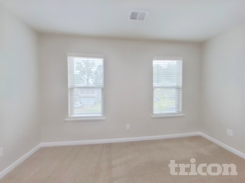 Building Photo - 119 Spring Knoll Dr