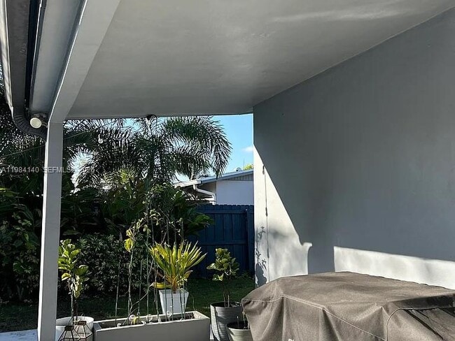 Building Photo - 16231 SW 99th Ct