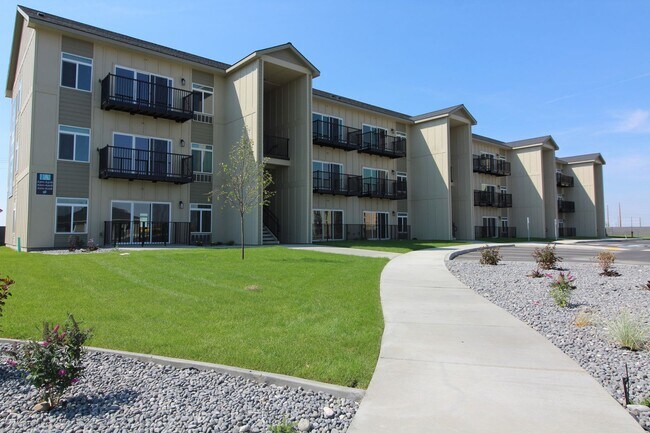 Building Photo - Beautiful 3 bed, 2 bath, 1088 sqft apartment home in Othello