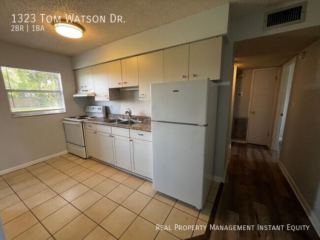 Building Photo - 1323 Tom Watson Rd