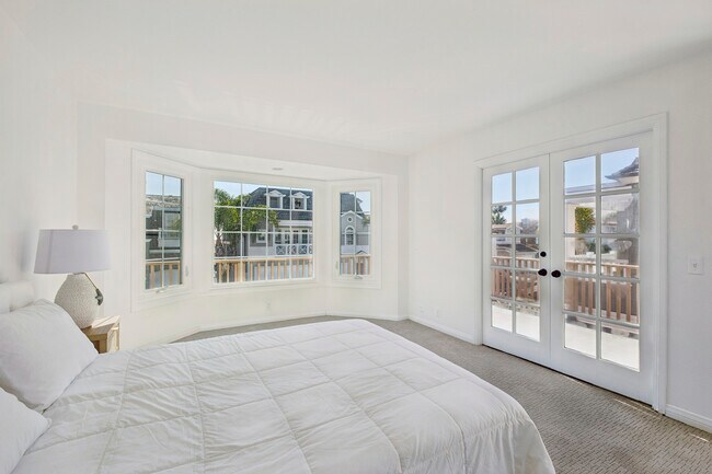 Building Photo - 1214 E Balboa Blvd