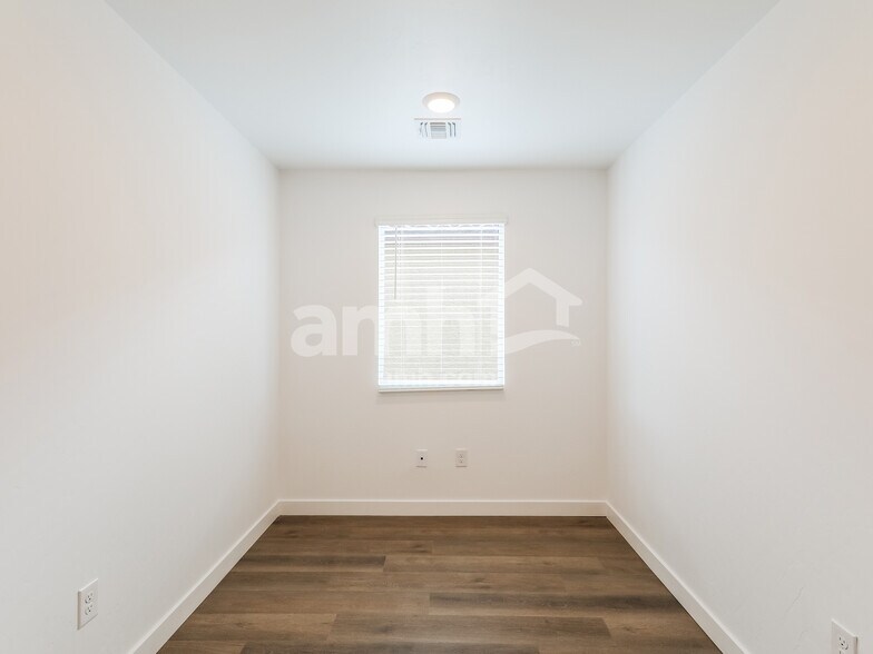Building Photo - 7433 S Keller Ln