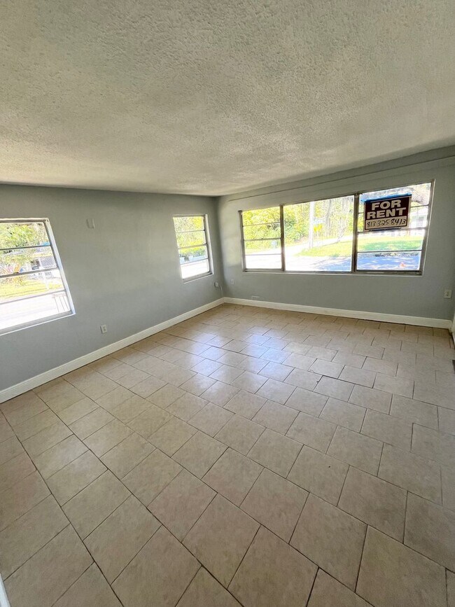 Building Photo - 516 Lowell St