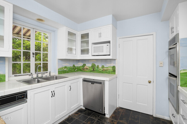 Building Photo - 12060 Laurel Terrace Dr