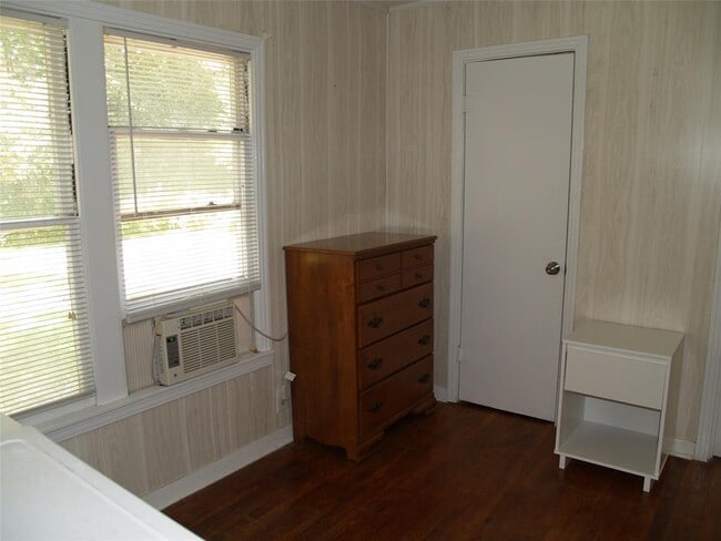 Building Photo - 11131 Woodside Dr