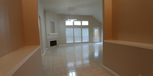 Building Photo - 14102 Lindencroft Ct