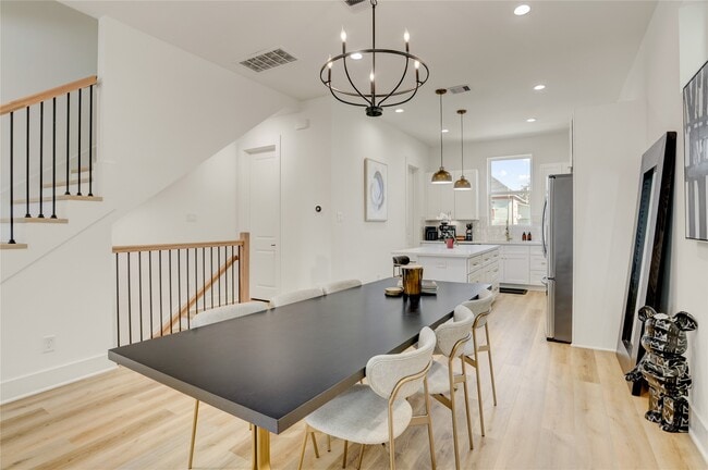 Building Photo - 2013 Cochran St