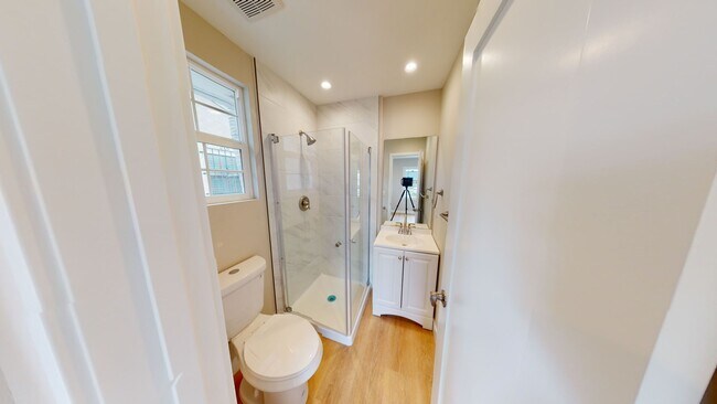 Building Photo - 4BD/3BA on Pontiac!!