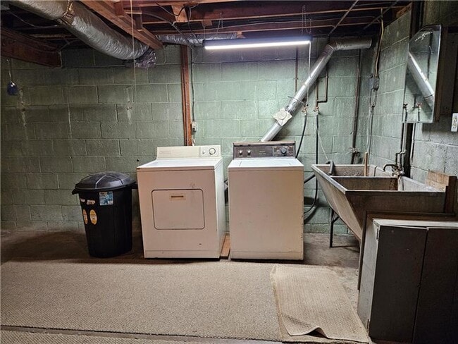 Building Photo - 471 Kimlyn Ave