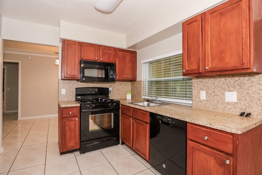 Building Photo - 9521 NW 25th St