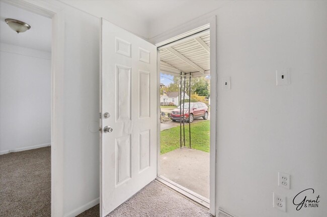 Building Photo - $1200 Warren bungalow