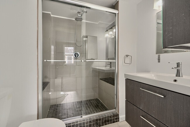 Building Photo - 411 S Madeira St