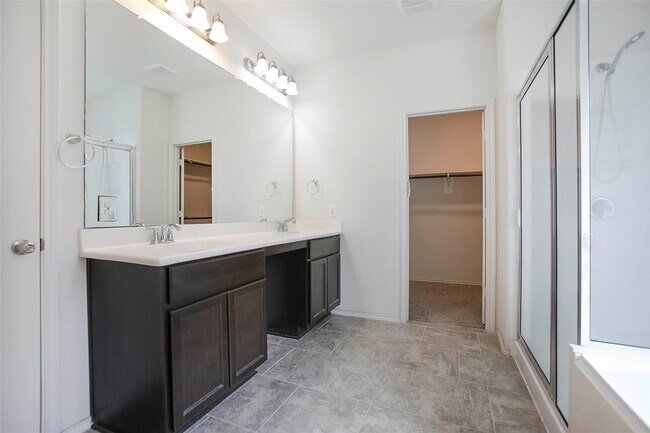 Building Photo - 166 Meadow Grove Dr