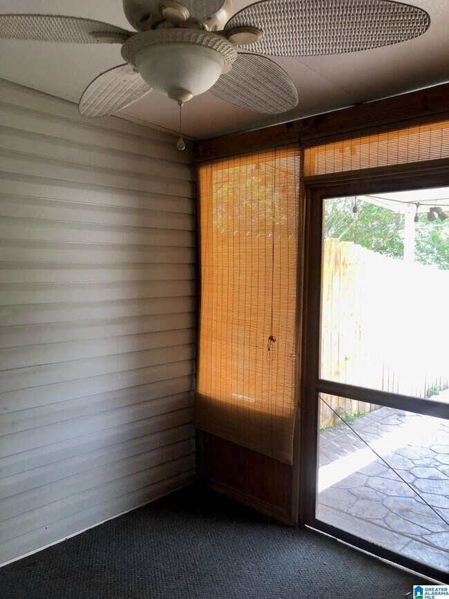 Building Photo - 1557 Applegate Ln
